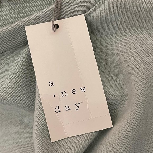 A New Day Medium Green Ruffle Crewneck Sweatshirt NEW WITH TAGS - Picture 6 of 7